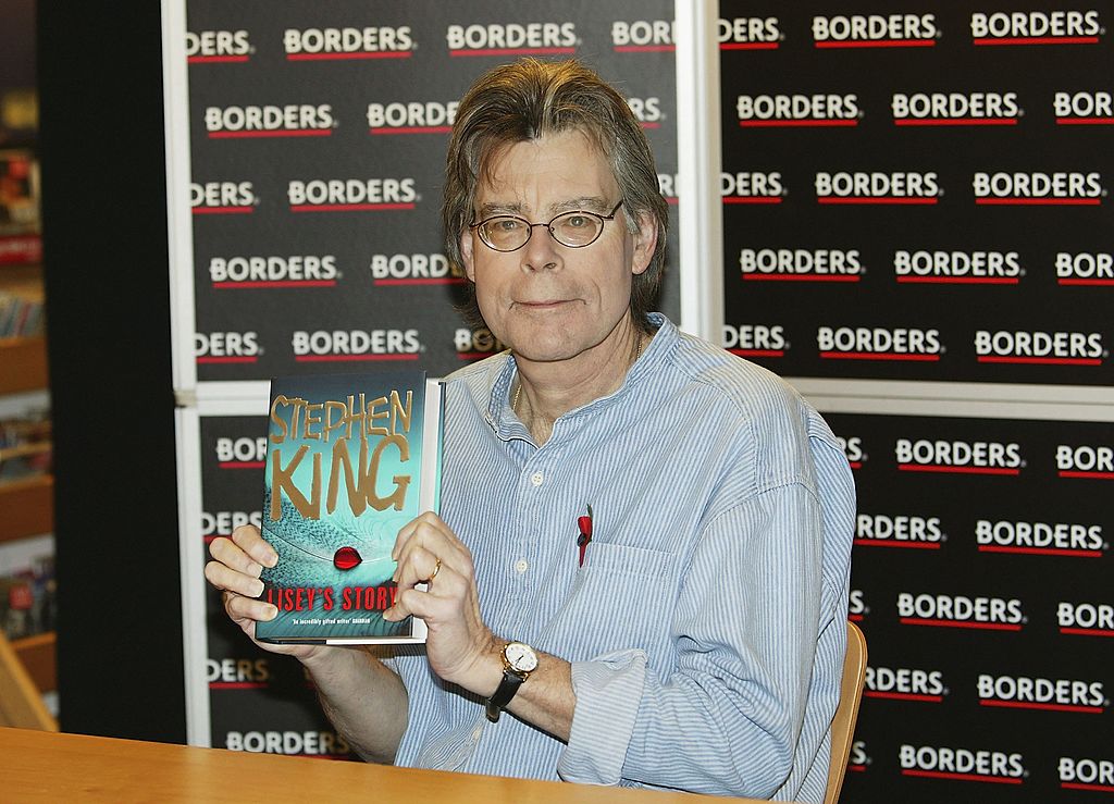 What genre does Stephen King write?